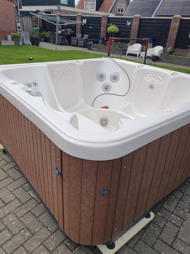 Jacuzzi bijna gratis, Tuin en Terras, Bubbelbaden en Hottubs, Ophalen of Verzenden, Gebruikt