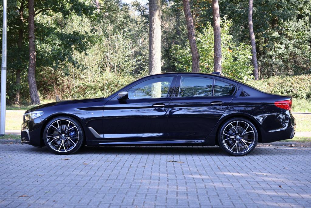 BMW 5-serie M550i xDrive Executive M-Sport | Merino leder |, Auto's, BMW, Automaat, Gebruikt, 462 pk, 4395 cc