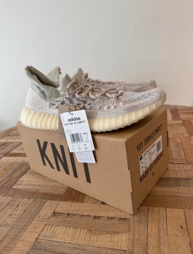 Yeezy 350 V2 Cmpt Bone, Wit, Ophalen of Verzenden, Sneakers of Gympen, Zo goed als nieuw