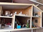 Groot Houten Poppenhuis met Meubels en Poppen, Ophalen of Verzenden, Zo goed als nieuw, Jongen of Meisje