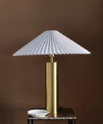 Stijlvolle HM Home tafellamp met plissé kap, Huis en Inrichting, Lampen | Tafellampen, Ophalen, Zo goed als nieuw, Stof, Minder dan 50 cm