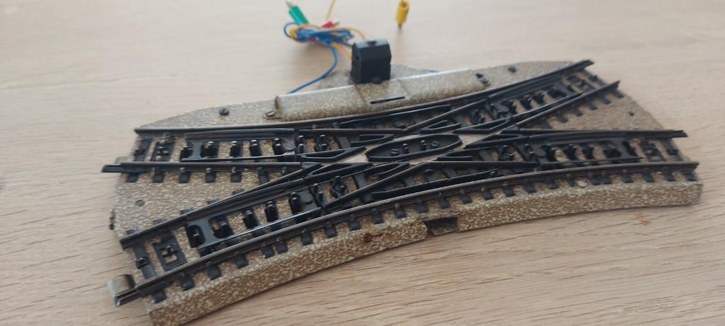 Märklin elektrische kruiswissel met lantaarn artnr 5128, Hobby en Vrije tijd, Modeltreinen | H0, Wisselstroom, Rails, Ophalen of Verzenden