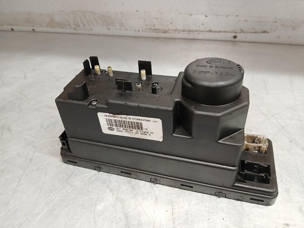 Mercedes-Benz E W210 Central locking vacuum pump 2108002948, Ophalen of Verzenden