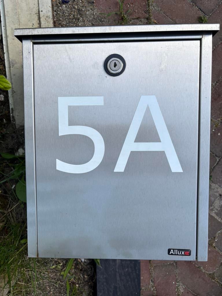 Allux brievenbus, Ophalen, Gebruikt