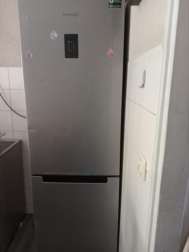 Samsung koelkast met vriezer .gebruikt maar doet heel prima, Witgoed en Apparatuur, Koelkasten en IJskasten, Gebruikt, 200 liter of meer