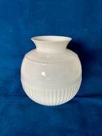 Wedgwood edme bloemen vaas. 20 cm., Huis en Inrichting, Woonaccessoires | Vazen, Overige kleuren, Aardewerk of Porselein, Ophalen of Verzenden