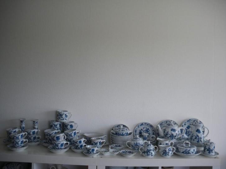 Blue Danube servies met rechte stempel, Huis en Inrichting, Keuken | Servies, Zo goed als nieuw, Bord(en), Wedgwood, Aardewerk