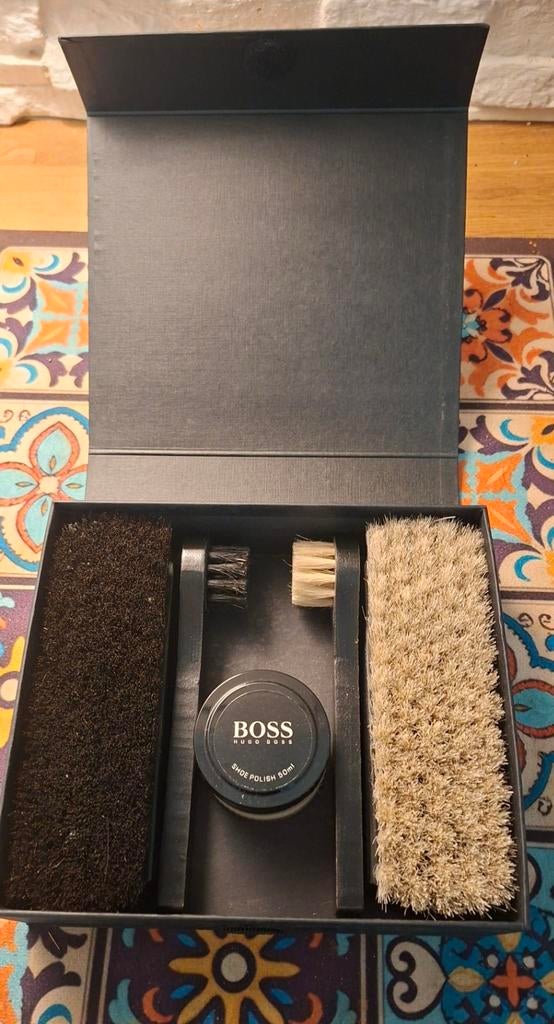 Hugo Boss Schoenverzorgingsset - Nieuw in doos, Hugo Boss, Ophalen of Verzenden, Nieuw, Overige typen