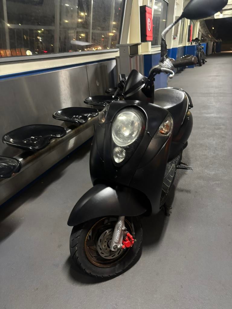 Sym mio 50cc, Ophalen of Verzenden, Zo goed als nieuw, Benzine, Mio