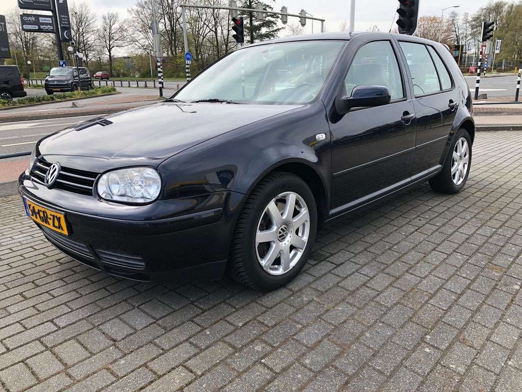 Volkswagen Golf Highline 2.3 V5 125KW AUT 2001 Blauw, Auto's, Volkswagen, Stoelverwarming, Beige, Blauw, 650 kg