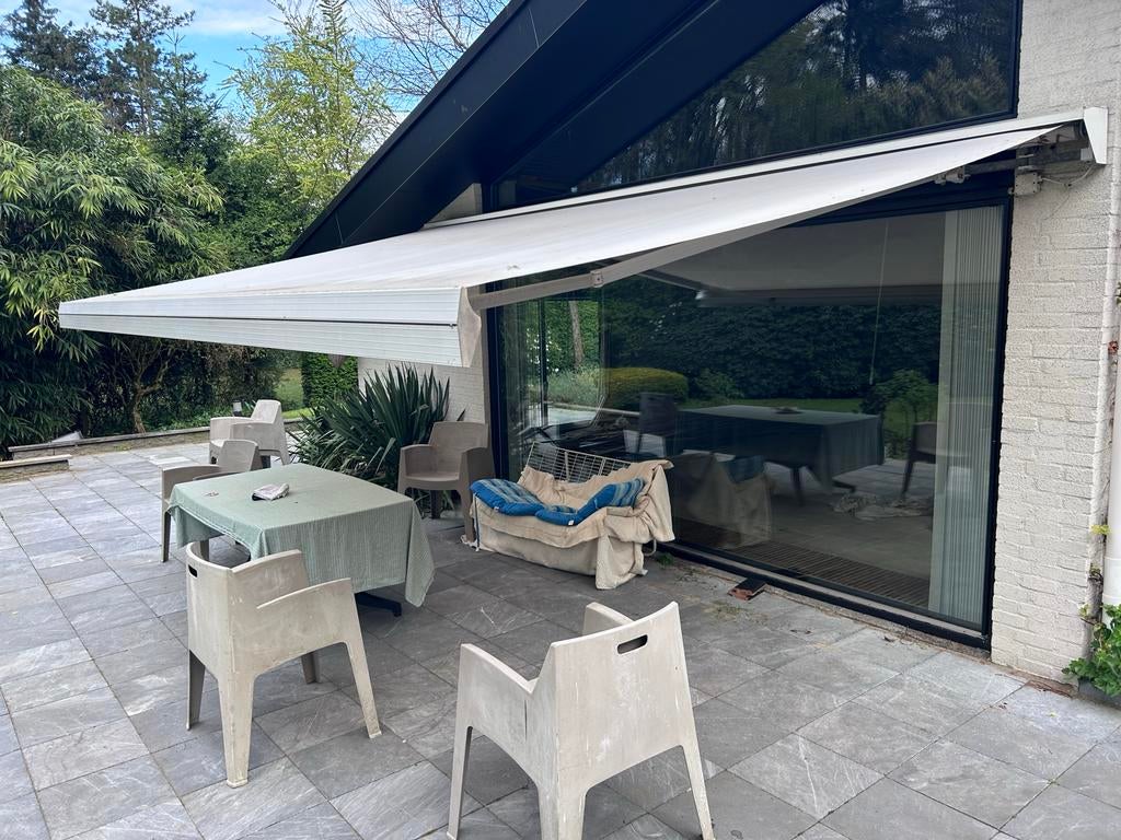 Breed elektrisch zonnescherm, Ophalen, Gebruikt, 450 cm of meer, Elektrisch