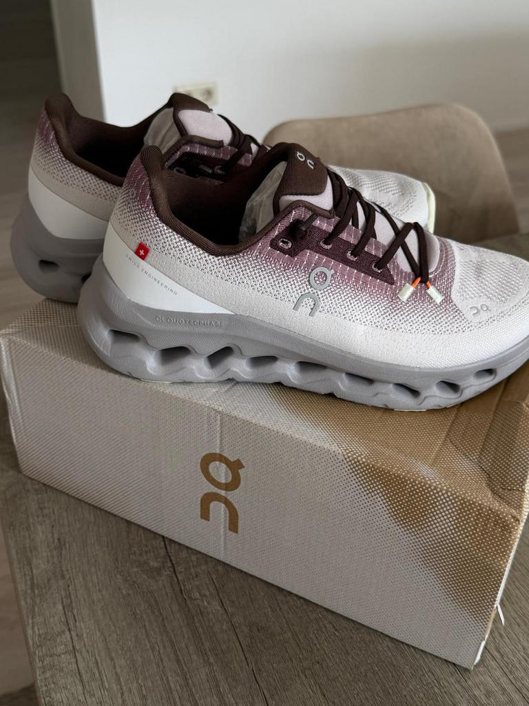 On cloud schoenen maat 41, Bruin, Verzenden, Overige typen, Nieuw