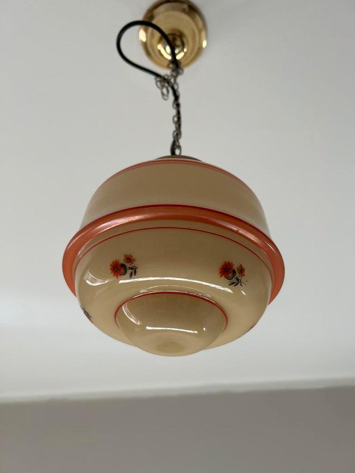 Vintage plafondlamp melkglas met bloemmotief, Huis en Inrichting, Lampen | Plafondlampen, Zo goed als nieuw, Glas, Metaal, Ophalen of Verzenden