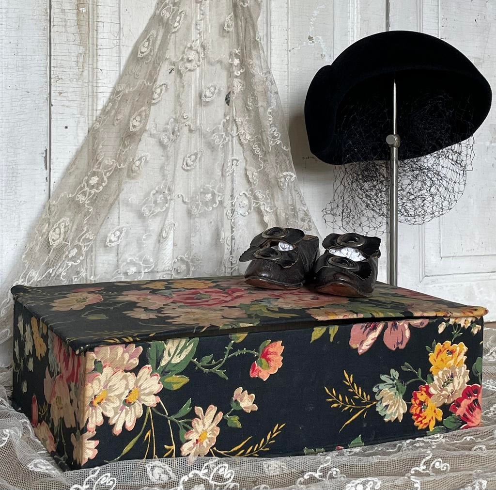 Brocante oude stoffen doos met bloemen, Antiek en Kunst, Ophalen of Verzenden