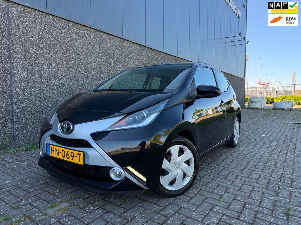 Toyota Aygo 1.0 VVT-i x-play/Dealer OH/CAMERA/AIRCO/NL AUTO, Voorwielaandrijving, Stof, Gebruikt, 4 stoelen