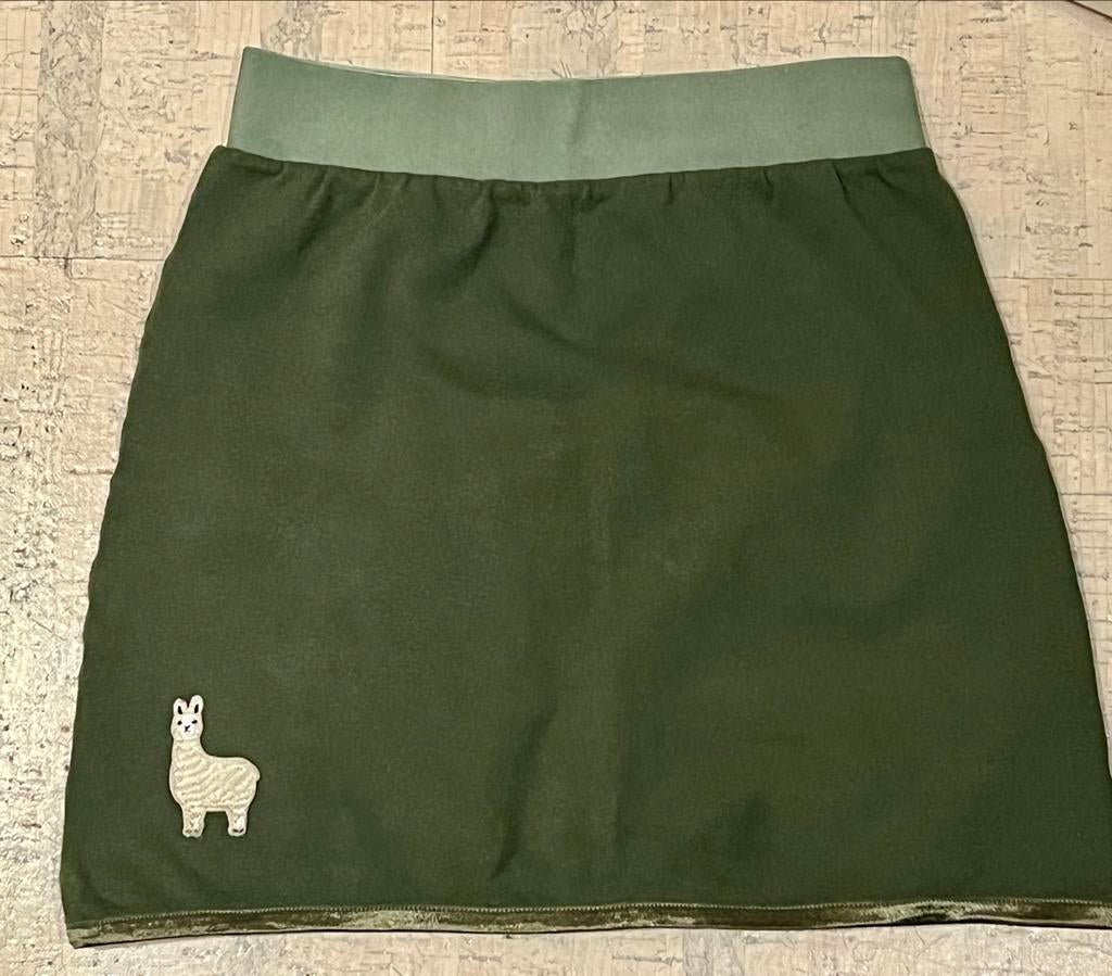 Handgemaakte khaki rokje met Lama applicatie - Maat 134/140, Kinderen en Baby's, Kinderkleding | Maat 134, Ophalen of Verzenden