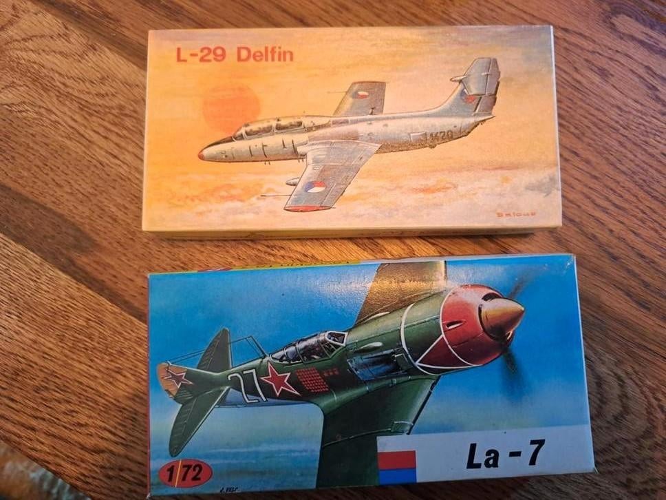 La-7 en L-29 Delfin bouwmodellen lot 1, Ophalen of Verzenden, 1:72 tot 1:144, Overige merken
