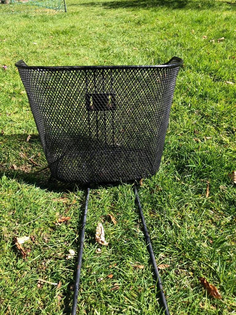 Zwarte metalen fietsmand voorop, Ophalen of Verzenden, Gebruikt, Fietsmand, Stuurbevestiging