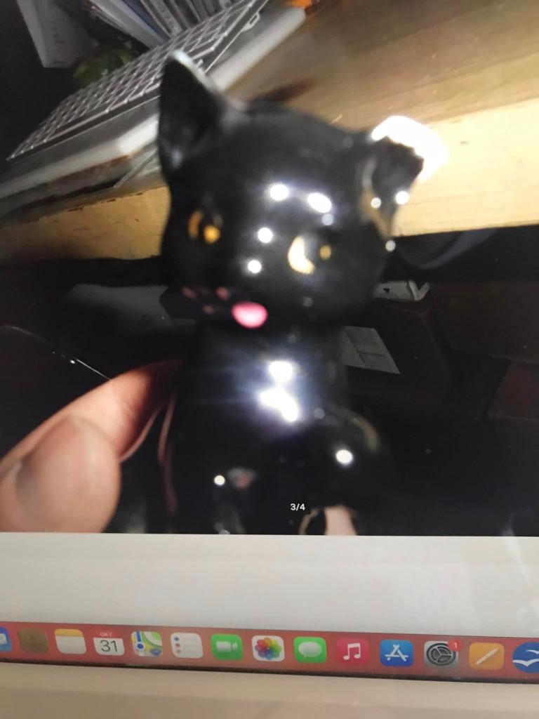 zoek oud zwart kattenbeeldje met rood bolletje wol jaren 80, Verzamelen, Ophalen of Verzenden, Gebruikt, Paard, Beeldje of Figuurtje