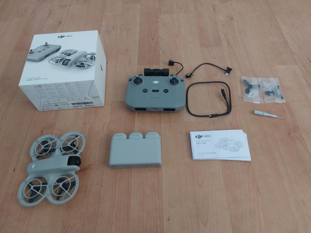 DJI Neo fly more combo., Audio, Tv en Foto, Drones, Ophalen, Cameradrone, 5 tot 10 kilometer, 15 tot 30 minuten