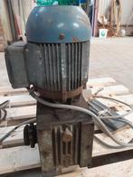 2x Elektromotor 5kW met vertragingskast op tandwiel, 380V, Ophalen