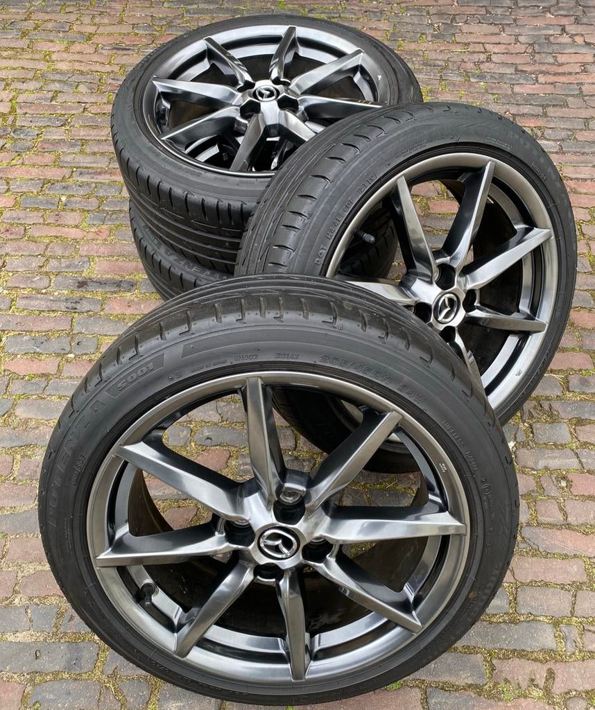 Mazda MX5 gunmetal velgen + 205/45 R17 Bridgestone banden