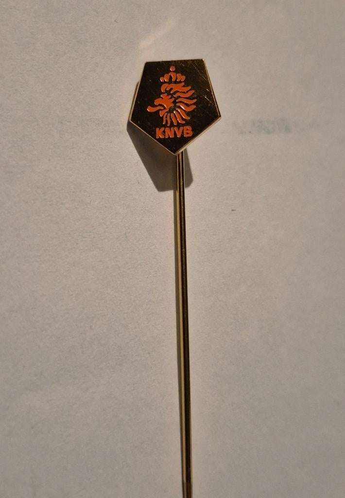 Voetbal speldje KNVB, Ophalen of Verzenden, Zilver, Zilver, Dame