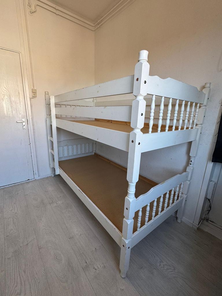 Stevig wit stapelbed - Ideaal voor kinderkamer, Ophalen of Verzenden, Gebruikt, Stapelbed
