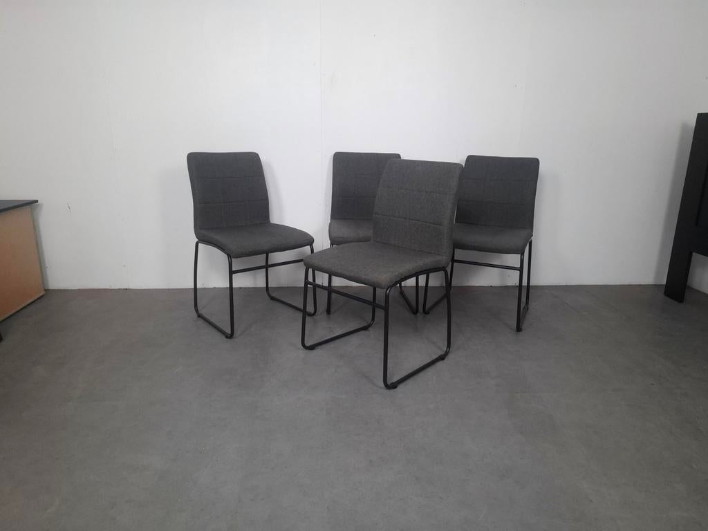 Set van 4 Eettafel Stoelen | GRATIS BEZORGING | Gereinigd, Ophalen of Verzenden, Zo goed als nieuw, Grijs, Stof