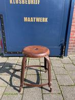 Mooi industrieel krukje rond, Ophalen