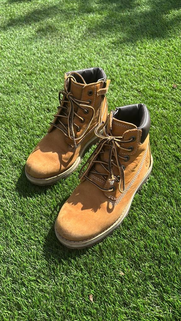 Mooie nette Timberland schoenen maat 32, Kinderen en Baby's, Kinderkleding | Schoenen en Sokken, Ophalen, Zo goed als nieuw, Jongen