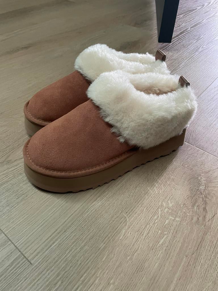 UGG maat 40 - 39, Bruin, Nieuw, Ophalen of Verzenden, Pantoffels of Sloffen