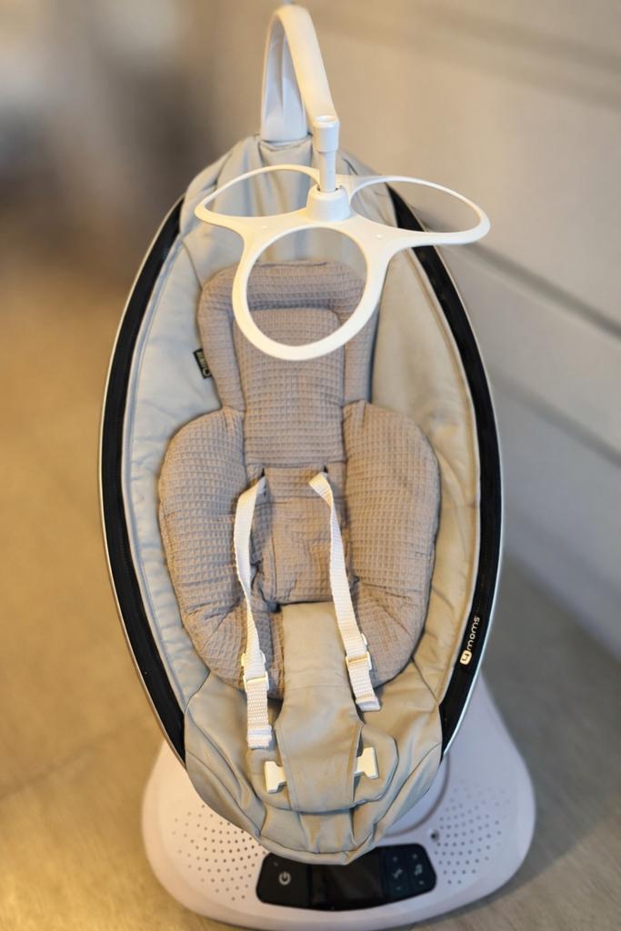 4moms Mamaroo 4 + Ukje verkleinkussen, Kinderen en Baby's, Wipstoeltjes, Zo goed als nieuw, Wipstoel, Overige merken, Met gordel(s) of riempje(s)