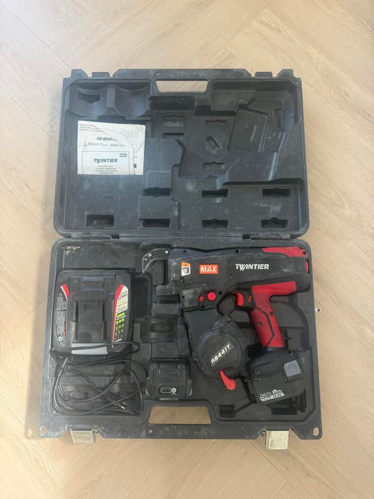 Max Twintier RB441T Vlechtmachine met lader en accu’s, Doe-het-zelf en Verbouw, Ophalen, Gebruikt