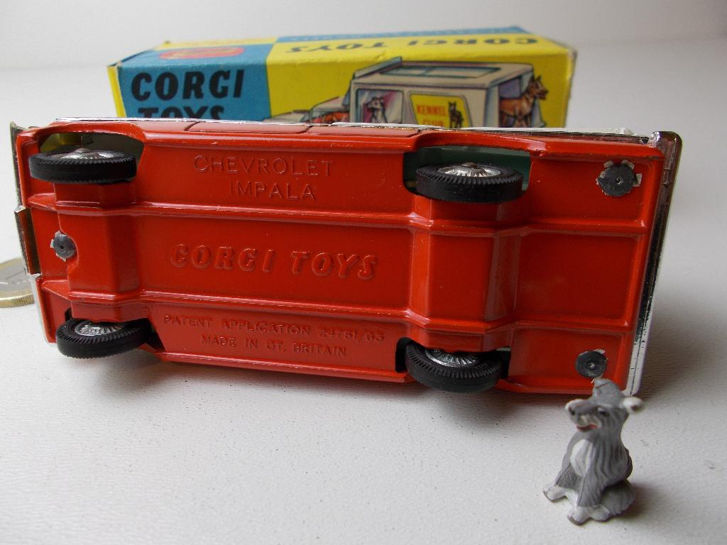 1967 Corgi Toys 486 KENNEL SERVICE WAGON IMPALA + DOOSJE!, Ophalen of Verzenden, Zo goed als nieuw, Auto, Corgi
