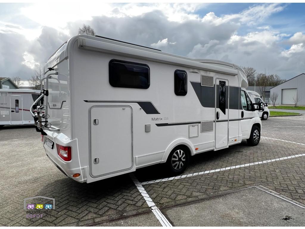 Adria Matrix M 670 SL Lengte-en Hefbed, Caravans en Kamperen, Campers, 7 tot 8 meter, Buitenlamp, Adria, Cassettetoilet