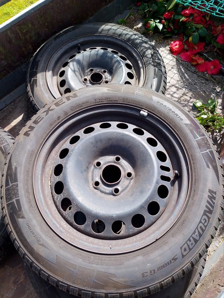 4 bijna nieuwe winterbanden met velg 5x100, Ophalen of Verzenden