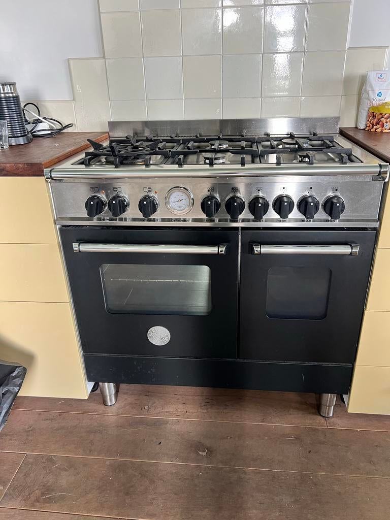Bertazzoni 6-pits gasfornuis met dubbele oven, Witgoed en Apparatuur, Fornuizen, Ophalen, 60 cm of meer, Zo goed als nieuw, Gas