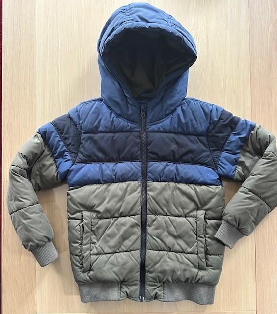 Dikke winterjas van Vingino, maat 128 (N759), Gebruikt, Ophalen of Verzenden, Vingino, Jongen