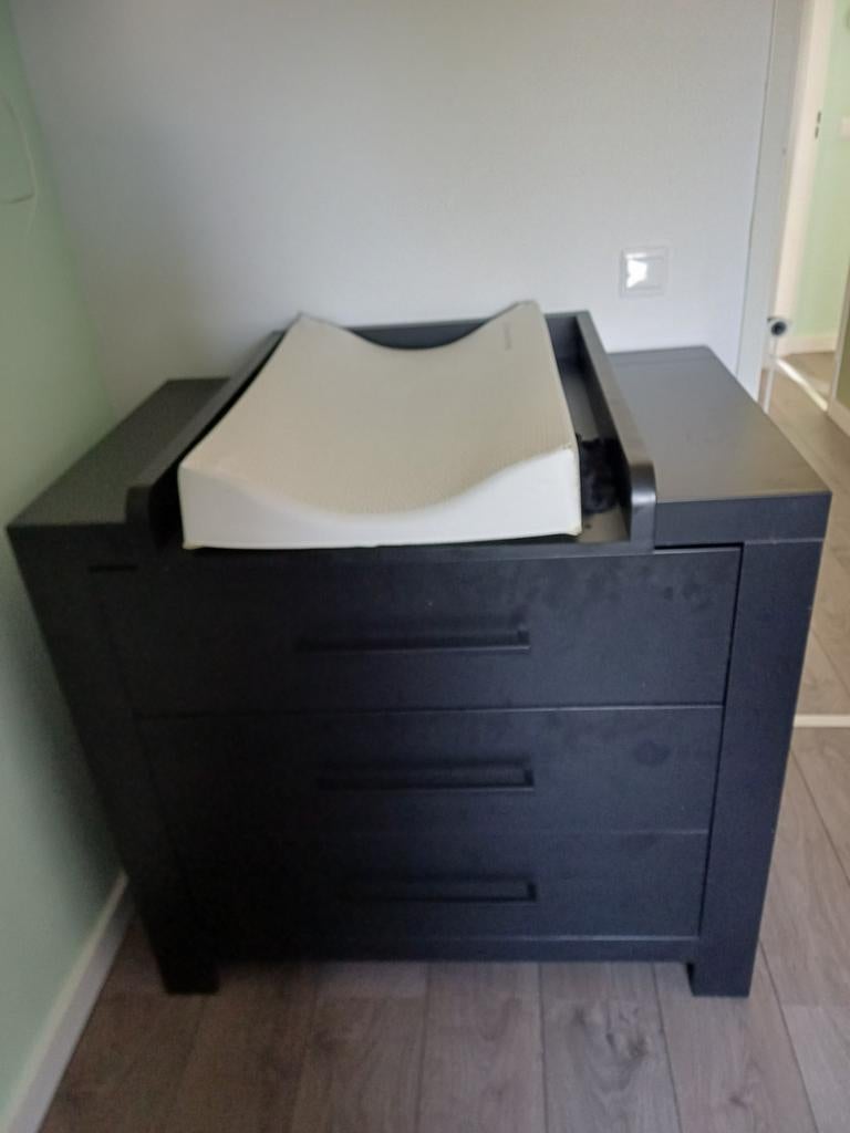 Interbaby commode zwart kopenhagen, Kinderen en Baby's, Kinderkamer | Commodes en Kasten, Ophalen, 50 tot 70 cm, 90 tot 105 cm