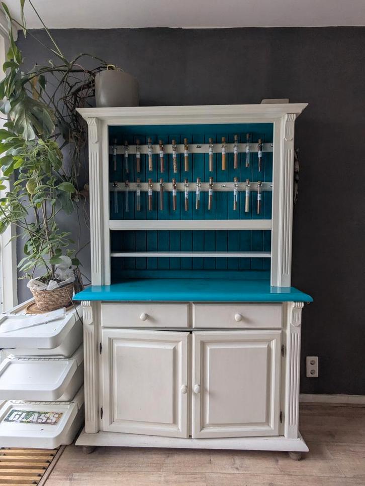 Charmante brocante servieskast met unieke uitstraling, Antiek en Kunst, Curiosa en Brocante, Ophalen