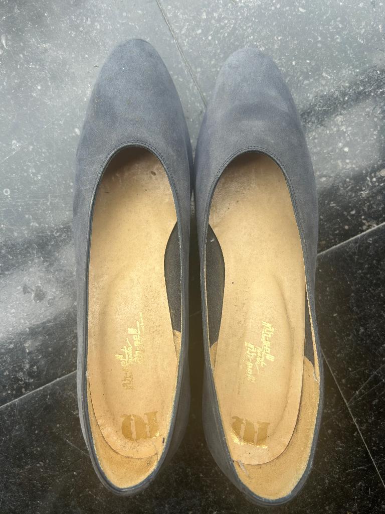 Mooie spaanse pump - ZGAN - maat 39, Pumps, Ophalen of Verzenden, Grijs, Onbekend