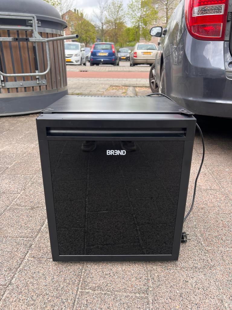 Brend 30 L mini koelkast zwart, Ophalen, Zonder vriesvak, Minder dan 45 cm, Minder dan 85 cm