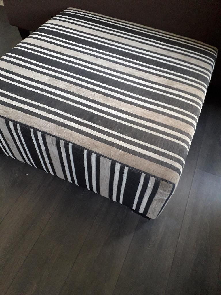 poef / salontafel, Ophalen, Vierkant, 75 tot 100 cm, Zo goed als nieuw