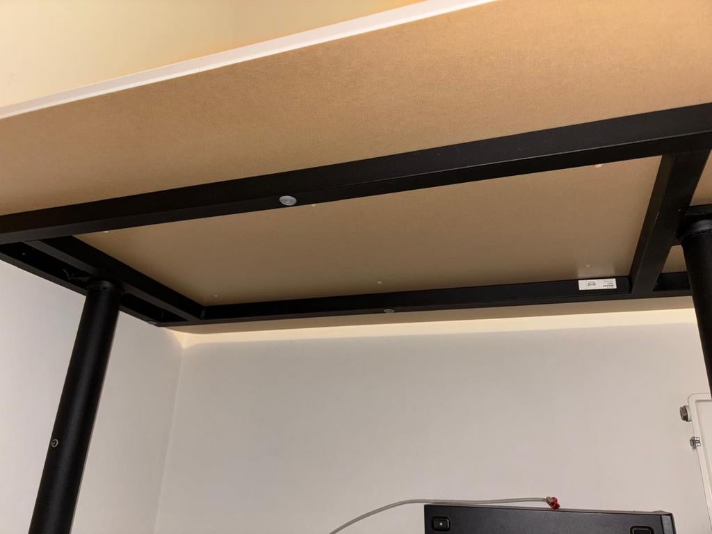 Handig verstelbaar Ikea Bekant bureau, Huis en Inrichting, Bureaus, Ophalen