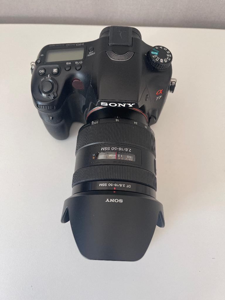 Sony a77 met diverse lenzen, flitser en veel accessoires, Gebruikt, Spiegelreflex, Ophalen of Verzenden, Sony