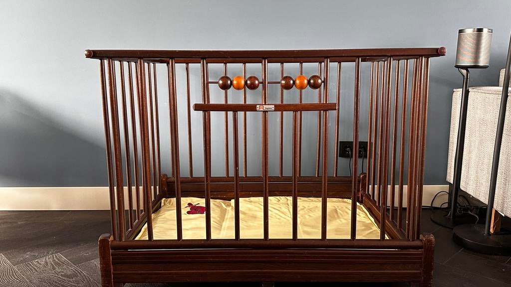 Gratis box (donkerbruin), Kinderen en Baby's, Boxen, Ophalen, Gebruikt, In hoogte verstelbaar