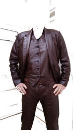 Wie durft? In een bruin leren driedelig pak, Kleding | Heren, Kostuums en Colberts, Maat 52/54 (L), Nieuw, Ophalen of Verzenden