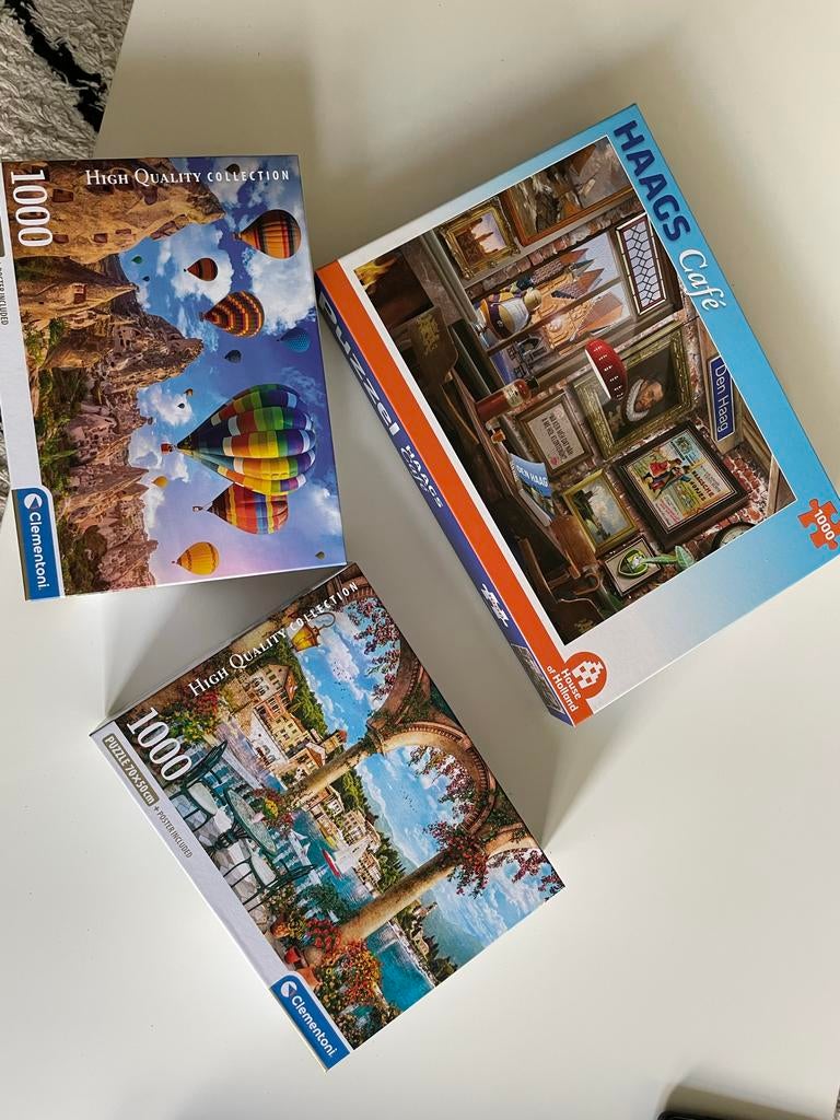 3x Legpuzzel 1000 stukjes: Cappadocië, Italië & Haags Café, Ophalen, 500 t/m 1500 stukjes, Gebruikt, Legpuzzel