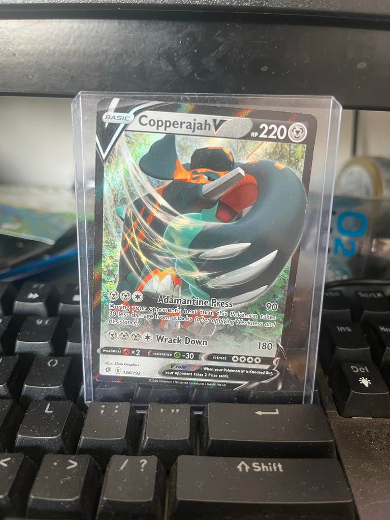 Pokemon kaart Copperajah V (136/192) - Sword & Shield, Ophalen of Verzenden, Zo goed als nieuw, Losse kaart, Foil